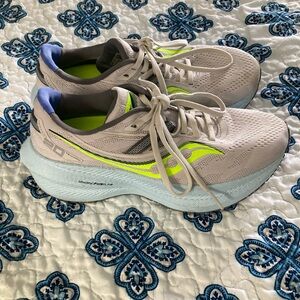 Saucony Triumph 20 - size 7